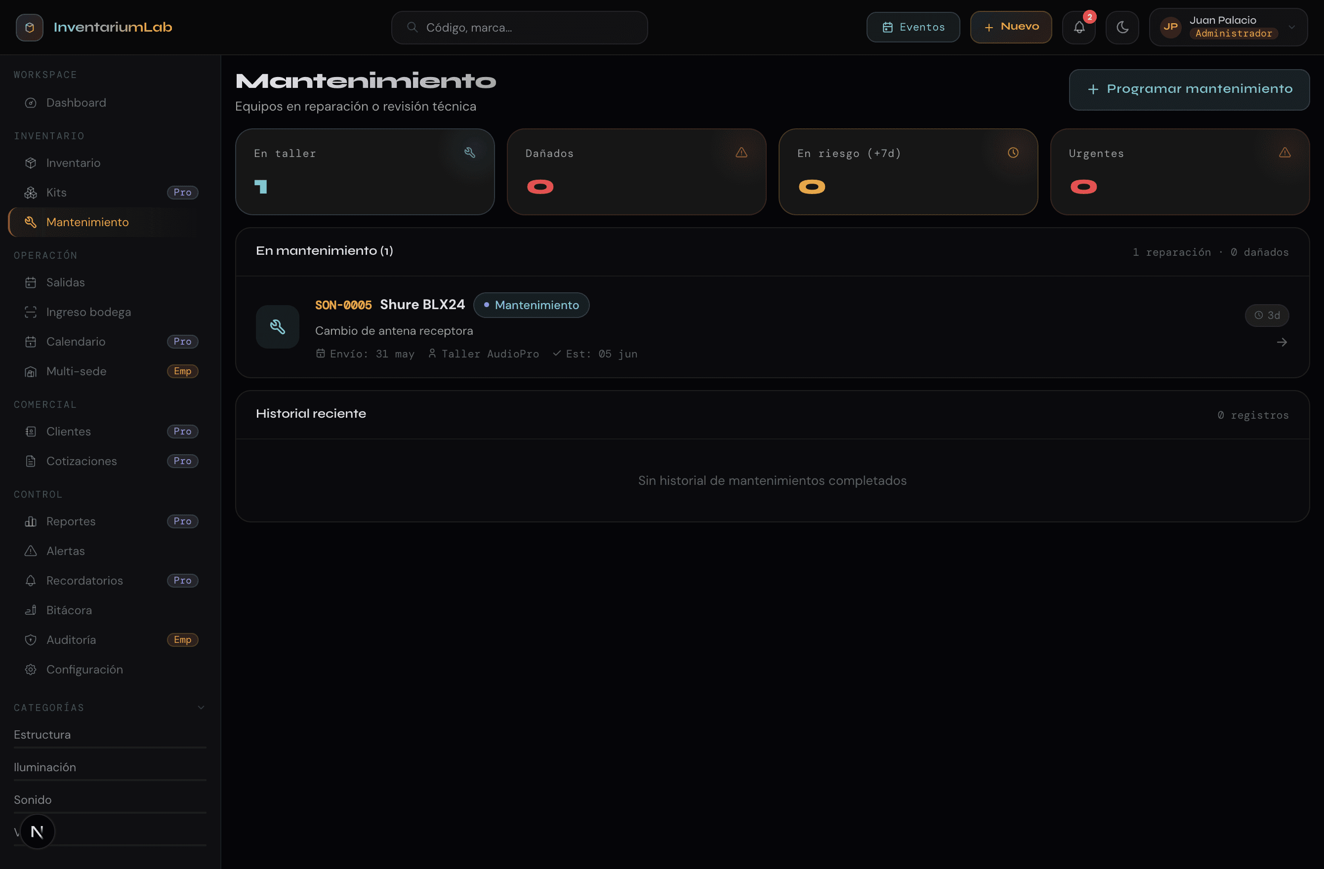 Pantalla de mantenimiento de InventariumLab con los equipos en revisión y su historial.